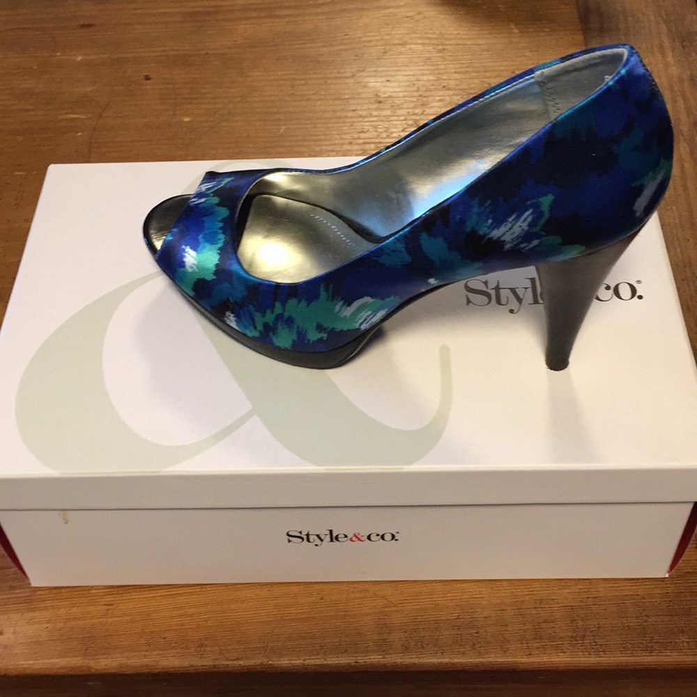 Beautiful patterned heeled shoes